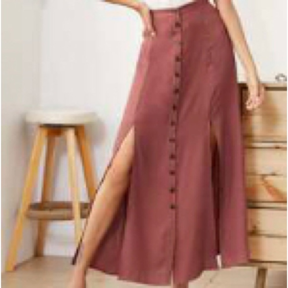 Skirt with two slits at the front